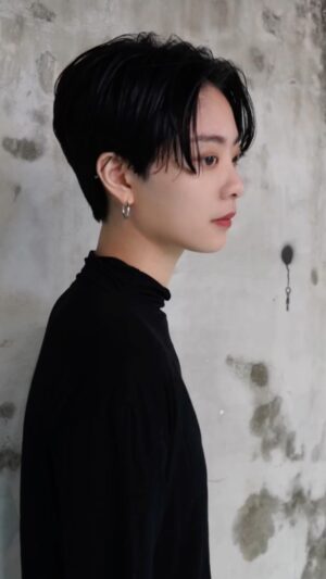 Erol Instagram - 短髮造型再次回歸🫡
@hir_aichi2828 
#haircut #shorthair #girlgang #blackpink #pinkvenom