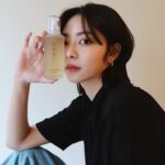 Erol Instagram - ⠀ 有沒有人跟我一樣皮膚屬於非常乾又容易敏感那種 之前打皮秒的時候醫生說： 妳的皮膚太乾了平常沒有做保濕嗎？ 打完皮秒後一定要把皮膚照顧好 聽醫生這樣講真的有苦說不出ಥ_ಥ 兩天敷一次臉算有保養了吧？ 最近接觸到無瑕肌保養品，強調天然原料對肌膚溫和 能依個人膚況客製化、搭配 能加入無瑕肌Line@由肌膚顧問協助了解肌膚問題 當時顧問請我使用一週看看效果如何 結果第二天上妝很直接就有感了！ 妝變得很貼合，臉也沒有什麼過敏反應 連續使用半個月後皮膚乾燥狀況減少許多 前幾天直播還有粉絲稱讚我皮膚好好😳 如果也跟我一樣有乾肌又敏感的困擾 無瑕肌推薦給你 最後就是粉絲福利啦✨ 我將抽出3位 抽獎辦法👇  1. 追蹤我與無瑕肌IG以及點讚這篇貼文 2. 留言肌膚屬性(乾肌/油肌/混合肌) 依留言膚況決定送出海百合精華or牛奶煥白精華 留言時間即日起至6/17晚上九點公佈抽獎名單 #無瑕肌 #海百合精華 #牛奶煥白精華
