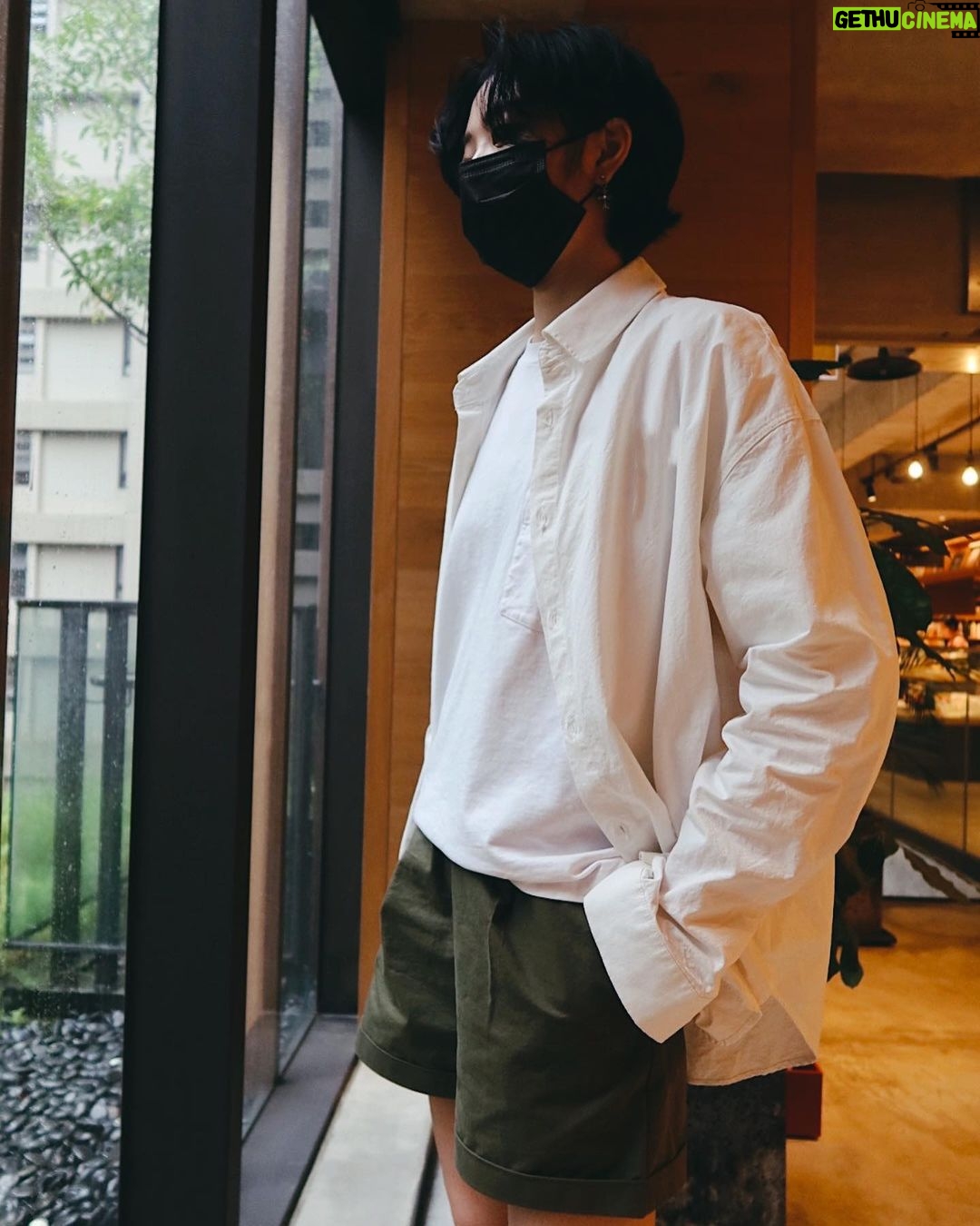 Erol Instagram - ⠀ 收到WARION商品時候就被他們的質感圈粉 感覺收到的不是衣服,而是一種生活風格 穿搭好後首先注意到優異的材質、精心設計的細節,照著鏡子完全能想像自己在歐洲喝下午茶的樣子 慵懶率性,像電影裡法國女人對生活的迷人態度 這就是儀式感的好處,讓日子充滿期待 WARION 很用心的地方是 做出適合亞洲女生的剪裁設計,合身不貼身 以及由韓國代工生產,看得出在產品控管上非常嚴格 歡迎大家跟我一起參加這場法式之旅! https://warion.com.tw/ 輸入我的專屬折扣『6MMNQVJB』 享有7/18-7/20現折$100優惠, 大家別錯過🫶🏻 #WARION#合身不貼身的褲型#展現腿長的牛仔褲#迷人的風格#台灣自由品牌#熱銷亞洲#率性#韓國代工生產