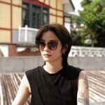 Erol Instagram - ⠀ 每年夏天都是最需要墨鏡的時候 自己眼睛是蠻畏光的大太陽開車會很難受 要找到適合自己臉型、符合穿搭風格 也不是一件簡單的事 這次MARC JACOBS 2022春夏系列太陽眼鏡 好多款式都愛不釋手，除了外型好看實際功能也很重要 研究了一下他們家最高抗UV係數達到400有效阻擋紫外線，能夠預防眼睛傷害及眼周老化，還有一年非人為損害免費維修服務，有任何問題原廠都能負責喔！ 即日起至7/12從我的專屬購物連結下單就能享有75折優惠 這個夏天一起當個最有型的人吧！ https://www.onze.com.tw/hidden/erol2022 #marcjacobs #穿搭 #夏日穿搭 #精品墨鏡 #太陽眼鏡