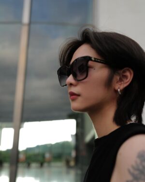 Erol Instagram - ⠀
每年夏天都是最需要墨鏡的時候
自己眼睛是蠻畏光的大太陽開車會很難受
要找到適合自己臉型、符合穿搭風格
也不是一件簡單的事

這次MARC JACOBS 2022春夏系列太陽眼鏡
好多款式都愛不釋手，除了外型好看實際功能也很重要

研究了一下他們家最高抗UV係數達到400有效阻擋紫外線，能夠預防眼睛傷害及眼周老化，還有一年非人為損害免費維修服務，有任何問題原廠都能負責喔！

即日起至7/12從我的專屬購物連結下單就能享有75折優惠
這個夏天一起當個最有型的人吧！

https://www.onze.com.tw/hidden/erol2022

 #marcjacobs #穿搭 #夏日穿搭 #精品墨鏡 #太陽眼鏡