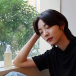 Erol Instagram - ⠀ 有沒有人跟我一樣皮膚屬於非常乾又容易敏感那種 之前打皮秒的時候醫生說： 妳的皮膚太乾了平常沒有做保濕嗎？ 打完皮秒後一定要把皮膚照顧好 聽醫生這樣講真的有苦說不出ಥ_ಥ 兩天敷一次臉算有保養了吧？ 最近接觸到無瑕肌保養品，強調天然原料對肌膚溫和 能依個人膚況客製化、搭配 能加入無瑕肌Line@由肌膚顧問協助了解肌膚問題 當時顧問請我使用一週看看效果如何 結果第二天上妝很直接就有感了！ 妝變得很貼合，臉也沒有什麼過敏反應 連續使用半個月後皮膚乾燥狀況減少許多 前幾天直播還有粉絲稱讚我皮膚好好😳 如果也跟我一樣有乾肌又敏感的困擾 無瑕肌推薦給你 最後就是粉絲福利啦✨ 我將抽出3位 抽獎辦法👇  1. 追蹤我與無瑕肌IG以及點讚這篇貼文 2. 留言肌膚屬性(乾肌/油肌/混合肌) 依留言膚況決定送出海百合精華or牛奶煥白精華 留言時間即日起至6/17晚上九點公佈抽獎名單 #無瑕肌 #海百合精華 #牛奶煥白精華