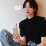 Erol Instagram - ⠀ 有沒有人跟我一樣皮膚屬於非常乾又容易敏感那種 之前打皮秒的時候醫生說： 妳的皮膚太乾了平常沒有做保濕嗎？ 打完皮秒後一定要把皮膚照顧好 聽醫生這樣講真的有苦說不出ಥ_ಥ 兩天敷一次臉算有保養了吧？ 最近接觸到無瑕肌保養品，強調天然原料對肌膚溫和 能依個人膚況客製化、搭配 能加入無瑕肌Line@由肌膚顧問協助了解肌膚問題 當時顧問請我使用一週看看效果如何 結果第二天上妝很直接就有感了！ 妝變得很貼合，臉也沒有什麼過敏反應 連續使用半個月後皮膚乾燥狀況減少許多 前幾天直播還有粉絲稱讚我皮膚好好😳 如果也跟我一樣有乾肌又敏感的困擾 無瑕肌推薦給你 最後就是粉絲福利啦✨ 我將抽出3位 抽獎辦法👇  1. 追蹤我與無瑕肌IG以及點讚這篇貼文 2. 留言肌膚屬性(乾肌/油肌/混合肌) 依留言膚況決定送出海百合精華or牛奶煥白精華 留言時間即日起至6/17晚上九點公佈抽獎名單 #無瑕肌 #海百合精華 #牛奶煥白精華