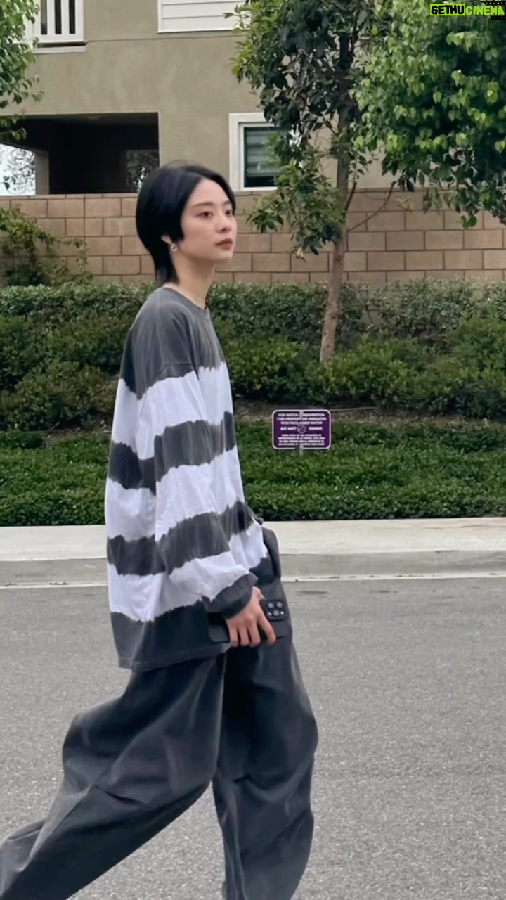 Erol Instagram - ⠀ 當代人現狀:發文選歌比找對象還謹慎✨ 上衣/褲子/耳環 @hiddenlab.official #ootd #lifestyle #clothes #earrings California, USA