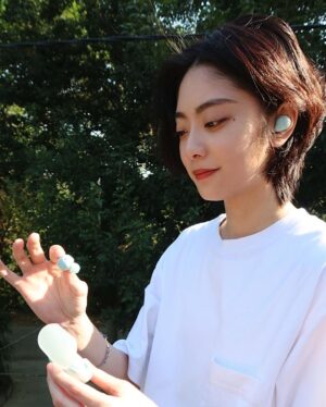 Erol Instagram - ⠀
新的一天就從喜歡的顏色開始
常被生活中有美感的設計所吸引 

最近接觸了Sony WF-C500這款耳機 
剛開始注意到它其實是因為外表😳 （外貿協會認證）
除了外觀設計有質感之外，還有四種顏色可以選擇
 
實際上手後發現它連接快速、容易操作、可以直接用耳機調節播放音量！ 
又可以使用Headphones Connect APP進行喜好設定！
耳機跟充電盒設計得很輕巧
無論運動、通勤或者工作中，提升不少便利性
搭配充電盒可使用時間長達20小時，對於我這種常忘記充電的人非常友善

想獲得這款耳機有兩種方式
1.去各大通路購買🤣🤣🤣
2.有追蹤我的朋友們，在這篇文章按讚加留言 ：我要Sony WF-C500耳機、並且轉發限時動態
將抽出三位名額贈送
（中獎名單將於4/1/20:00抽出）
（需截圖轉發限時動態）
@SonyTaiwan 
#Sony #WFC500 #馬卡龍耳機 #真無線耳機入門款 #國民真無線耳機