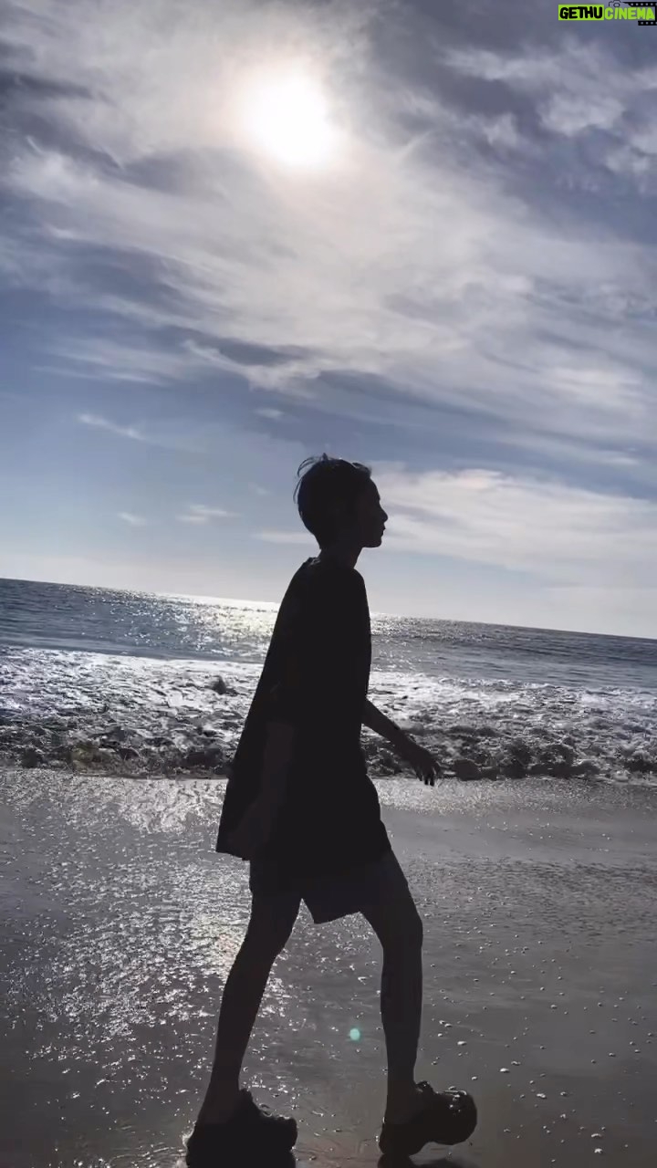 Erol Instagram - ⠀ 陽光 沙灘 海 愛就是愛 週末愉快 ☀️🏖️🌊🌈 #sun #beach #sealovers #loveislove