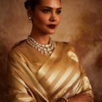 Esha Gupta Instagram – Last night for @iffigoa 
Jewels @archanaaggarwalofficial 
Saree @shantibanaras 
Photographs by @hiteshkhunt 
Styled by @stacey.cardoz @styledbystaceycardoz 
Mua me