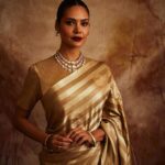 Esha Gupta Instagram – Last night for @iffigoa 
Jewels @archanaaggarwalofficial 
Saree @shantibanaras 
Photographs by @hiteshkhunt 
Styled by @stacey.cardoz @styledbystaceycardoz 
Mua me