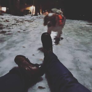 Espen Eckbo Instagram - Nå er det faen meg #glatt #holke #brukhjelmalltid #godtnyttår