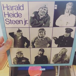 Espen Eckbo Instagram - Vært i skapet hos bestemor og funnet et av mine kjæreste barndomsminner. Dette gjenhøret på knitrende vinyl er vel verdt en ny platespiller!! Ære være #haraldheidesteenjr og #trondviggo.