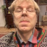 Espen Eckbo Instagram - Gratis #karantenenøtter på dPlay hver kveld kl 20:00. Bli med i tørkingen av tre heldige vinnere hver kveld! #asbjørn #brekke #nøtter #påske #karantene