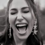 Esra Ruşan Instagram – Hep beşinci fotoğraftaki gibi güleriz🧿 @hellodergisi
Röportaj: @meldanar13
Fotoğraf: @jiyankizilboga
Styling: @ibrahimduman.id
Koordinasyon: @sinemkin
Saç: @akinunalofficiall
Makyaj: @melisilkkilic
Fotoğraf asistanları: Doğa Sucu, Çağrı Yılmaz, Sanem Özman
Styling asistanları: Başak Varol, Nida Kuşşdoğan
Makyaj asistanı: Katibe Aydın