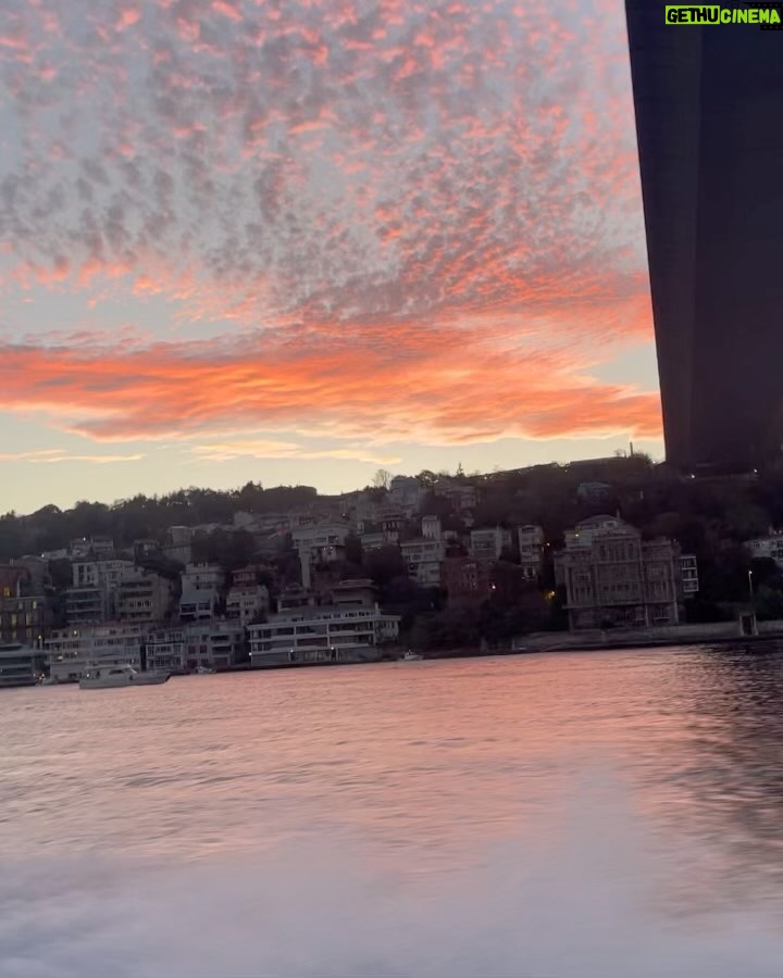Esra Ruşan - 22.3K Likes - Lohusam da lohusam. 🌹🧿
İnanmazsınız hepsini çok seviyorum.