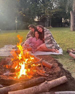 Esra Ruşan Instagram - Herkesin herkesi dolandırdığı bir haftadan daha merhaba sevgili arkadaşlar. Ama konumuz ben ve tatlı fotoğraflarım.