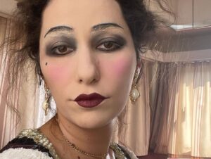 Esra Ruşan Instagram - Bazı işler şey gibi. Birinin rüyasına uyanmak gibi. Biz de @caganirmak1 ‘ın rüyasına uyandık o mevsim. İyi ki öyle oldu❤️