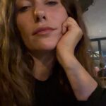 Esra Ruşan Instagram - Venüs reteosu bitiyor. Elinize emeğinize sağlık, bileğimizin gücüyle atlattık. Bir de alta güzel bi şarkı bırakın, yeni listeler yapiyim.🫵🏻
