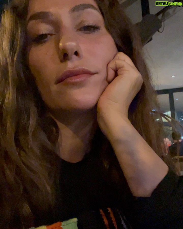 Esra Ruşan - 17.6K Likes - Venüs reteosu bitiyor. Elinize emeğinize sağlık, bileğimizin gücüyle atlattık. Bir de alta güzel bi şarkı bırakın, yeni listeler yapiyim.🫵🏻
