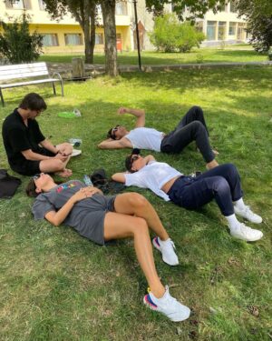 Esra Ruşan Instagram - Venüs reteosu bitiyor. Elinize emeğinize sağlık, bileğimizin gücüyle atlattık. Bir de alta güzel bi şarkı bırakın, yeni listeler yapiyim.🫵🏻