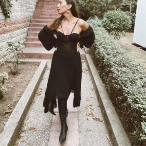 Esra Ruşan Instagram - Biraz elbisemden konuşalım, biraz eylülden. @misolestudio 🥀 #reklam