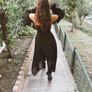Esra Ruşan Instagram - Biraz elbisemden konuşalım, biraz eylülden. @misolestudio 🥀 #reklam