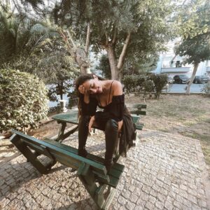 Esra Ruşan Instagram - Biraz elbisemden konuşalım, biraz eylülden. @misolestudio 🥀 #reklam