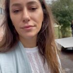 Esra Ruşan Instagram - Açıklama yazmaya başlayınca elimden duygusal cümleler çıkıyor. Başladı, bitti. Elimde onlarca video var, napıcam ben bu kadar görüntü ve fotoğrafla bilmiyorum. Filmi izleyecek olmanız fikri aklıma geldikçe çok heyecanlanıyorum. Öyle bir bilinç akışı. Pazara yetiştirdik reels’i✍🏻 #lohusafilm