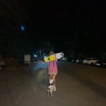 Esra Ruşan Instagram - Ağustosla ilgili çok şiir var, ağustosta baya bi olay oluyor, ağustos güzel gel. Gelmediğin çok belli. Bildiğiniz ağostos şiirlerini bırakın bana🫵🏻