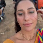 Esra Ruşan Instagram - Ağustosla ilgili çok şiir var, ağustosta baya bi olay oluyor, ağustos güzel gel. Gelmediğin çok belli. Bildiğiniz ağostos şiirlerini bırakın bana🫵🏻