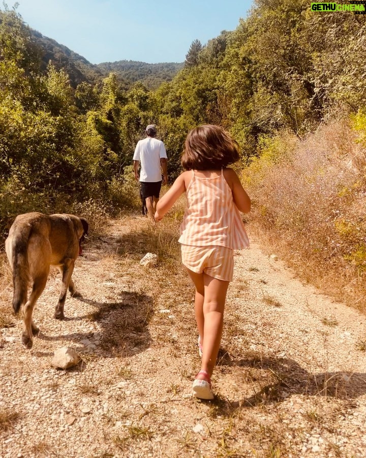 Esra Ruşan Instagram - @yaban_bolu pastoral bir masal diyarısın🌿 lapi, sis, karam ve şala❤️