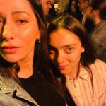 Esra Ruşan Instagram - Otur, konuşcaklarımız var.
