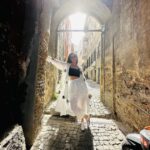 Esra Ruşan Instagram - Otur, konuşcaklarımız var.
