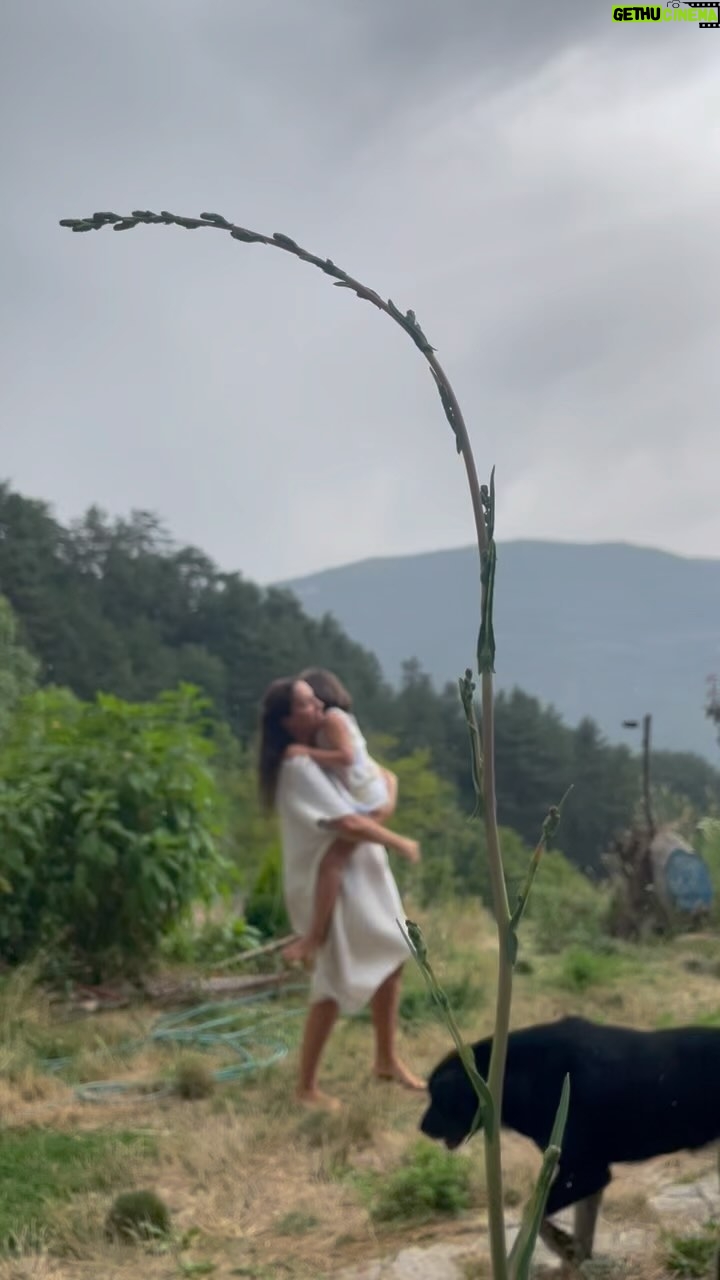 Esra Ruşan - 21.7K Likes -