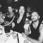 Esra Ruşan Instagram - Bana Bodrum övüldü, ben dedim üst katlar. Nasıl şaka?