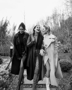 Esra Ruşan Instagram - Hep beşinci fotoğraftaki gibi güleriz🧿 @hellodergisi
Röportaj: @meldanar13
Fotoğraf: @jiyankizilboga
Styling: @ibrahimduman.id
Koordinasyon: @sinemkin
Saç: @akinunalofficiall
Makyaj: @melisilkkilic
Fotoğraf asistanları: Doğa Sucu, Çağrı Yılmaz, Sanem Özman 
Styling asistanları: Başak Varol, Nida Kuşşdoğan
Makyaj asistanı: Katibe Aydın