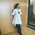 Esra Ruşan Instagram - En çok güldüğüm günlerden biri, yaklaşık sekiz saatin sonunda ne yaptığımızı unuttuğumuz, elektriklerin kesildiği, Melda’nın @meldanar13 halay çektiği, bir anda hulohop çevirdiğimiz yılın en fantastik günü. Jiyan @jiyankizilboga dergide o kareler nasıl çıktı ben şaşkınım.