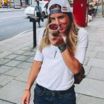Ester Ledecká Instagram - Užijte si mezinárodní den zmrzliny, protože život se zmrzlinou v ruce je lepší život! ❤️🍦🍨 Life is better with ice cream in your hand! Happy International Ice Cream Day! ❤️🍦🍨 STR