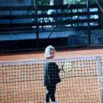 Ester Ledecká Instagram - Na prázdninách miluju, že můžu dělat věci, na který přes rok na sněhu nemám čas. A dělám to takhle odmalička 😊 What I love about the holidays is that I get to do things I don't have time for during the season. It’s my habit since I was a kid 😊 STR