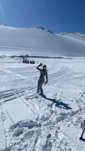 Ester Ledecká Instagram - 🎿⬆️⬇️🗻🔁❄️☀️

@kaestleski
@redbull
@yamahamotorczech

STR