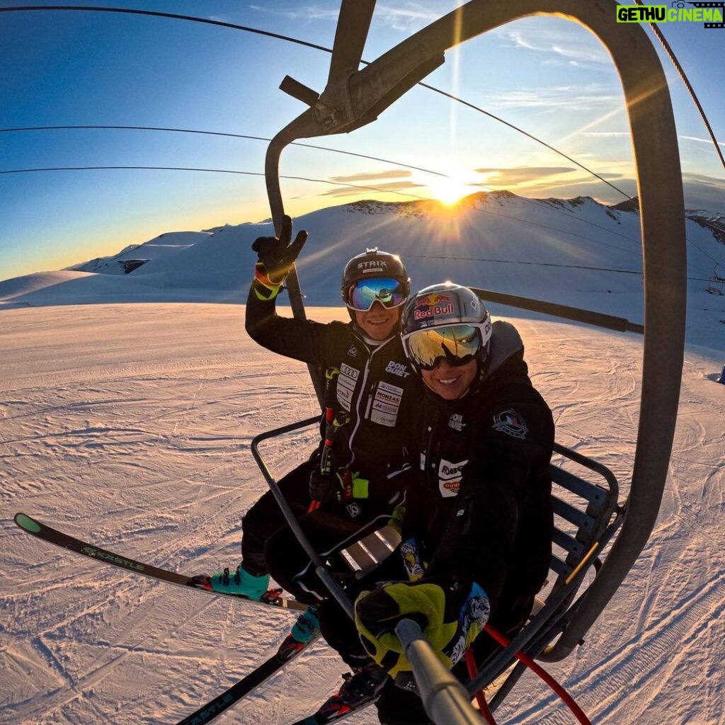 Ester Ledecká Instagram - Chile chairlift chitchats 🌞 . #gopro #goprocz #winteriscoming #chile #skiing #forskiers #kaestleski Corralco Resort de Montaña