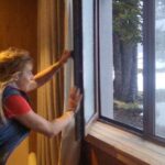 Ester Ledecká Instagram – Takhle malou plachtu na windsurf už nemám….jdu lyžovat😂🤙🏾. 

I don’t have  windsurfing sail that small enough for such a strong wind…well let’s go skiing😂🤙🏾.

STR