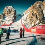 Ester Ledecká Instagram - Ahoj všichni, mrzí mě, že jsem si tenhle víkend nemohla užít tak, jak jsem chtěla. Většina teamu po snowboardových závodech lehla a ani já jsem nakonec nevyvázla. Zatim těch dní, kdy jsem nejezdila s nudlí u nosu nebo nekašlala na celej svůj team (doslova nikoli obrazně) od začátku sezóny moc nebylo, ale pracuju na tom, abych se dala zase dokupy a brzo se postavila zpátky na start v plný síle! Jak by řekl Ivánek(z "Ivánku kamaráde, můžeš mluvit?"): Mám prášků jak Horníček.. Bych si prostě jen přála, aby se mi už dejchalo líp. Ale budeme bojovat uvidíme... PS: Gratuluju @janniksin k titulu na Australian Open! Inspiruje mě ta tvoje klidná síla! Hello everyone, I'm sorry that I couldn't enjoy this weekend as I wanted to. Most of the team got sick after the snowboarding races, and I didn't escape that either in the end. So far, there haven't been many days when I haven't been riding or skiing without booger hanging out of my nose or coughing since the beginning of the season, but I'm working on getting myself back together and soon standing back at the starting line at full strength! PS: Congratulations to @janniksin on the Australian open title! Your calm strength inspires me! 📷by: @justin_reiter STR Cortina d'Ampezzo, Italy