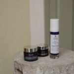 Ester Ledecká Instagram – Kosmetické okénko! Tak jsem vyzkoušela další produkty kosmetiky Kiehl’s. Některé krémy už delší dobu používám, s ostatními se postupně seznamuji, ale vypadá to, že jsem konečně našla kosmetiku pro mou větrem, deštěm, mrazem a sněhem ošlehanou pleť! Mně jsou všechny ty jejich produkty snad šitý přímo na míru.

Do zimního počasí doporučuji Retinol Skin-Renewing Daily Micro-Dose Serum a Super Multi-Corrective Cream! Moji pleti prospěly. Už se těším na další průzkumy Kiehl’s řad a na Vánoce! Napíšete si Ježíškovi taky o nějakou kosmetiku?

@kiehlsczsk 
#retinol #NoDramaJustRetinol
#kiehlsczsk 

Cosmetic window! So I have tried other Kiehl’s products. Some of the creams I’ve been using for a while, others I’m gradually getting acquainted with, but it looks like I’ve finally found a cosmetic for my wind, rain, frost and snow-beaten skin! For me, I think all of their products are tailor-made.

For this winter weather, I recommend Retinol Skin-Renewing Daily Micro-Dose Serum and Super Multi-Corrective Cream! My skin has benefited from them. I’m looking forward to exploring more of Kiehl’s lines and to Christmas!Will you write to Santa for some cosmetic products too?

@kiehlsczsk 
#retinol #NoDramaJustRetinol #kiehlsczsk

STR