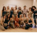 Esther Acebo Instagram – ‘Si te caes, te Levantas y Lo vueLves a intentar, porque eso también es yoga’ me dijeron en una práctica.
Hoy sé q eso no es yoga. Es La vida.
•
GRACiAS @xuanlanyoga & @bornlivingyoga