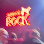Esther Acebo Instagram - Cuantísimo TALENTO y diversión ayer en @schoolofrockes 🎸 🤘🏼 • MUAH @sandrononna @yslbeauty @isazancajo @edu_ordono LOOK @josejuan35 @boss