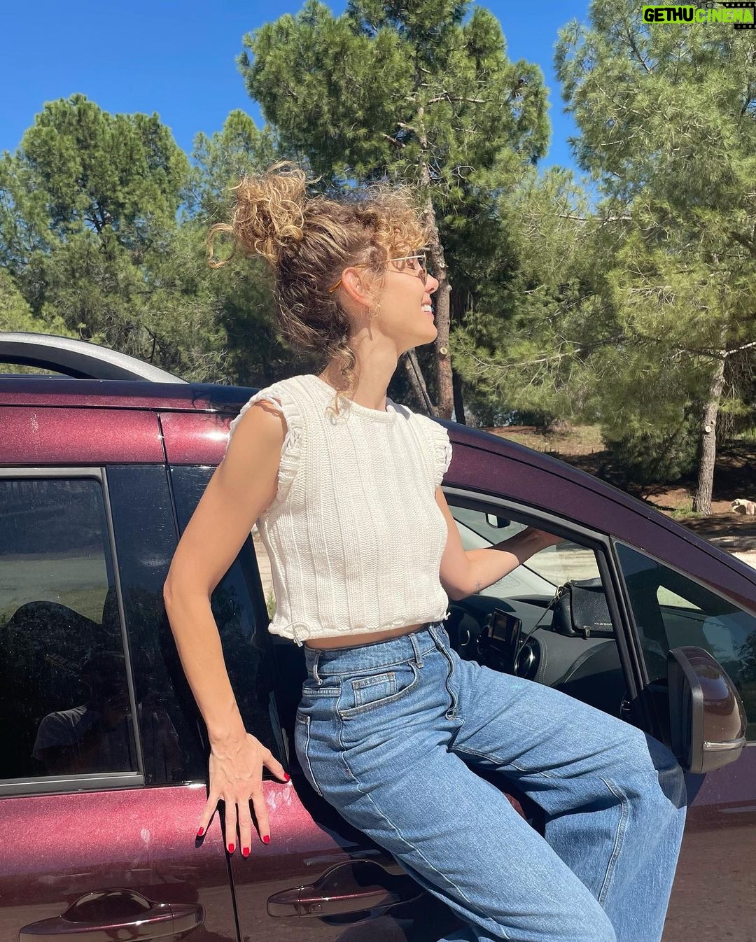 Esther Acebo Instagram - Sí, tengo q Lavar La furgo.. pero eL paseíto por La sierra Lo ha merecido 🌳 💚 @mbfurgonetas