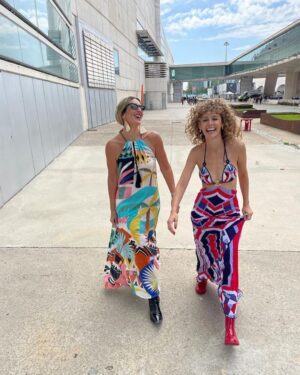 Esther Acebo Instagram - • He ido a La @mbfwmadrid con botas de agua
• He visto un DesfiLe PRECiOSO de @dolorescortesswimwear 
• Me he reencontrado con gente muy querida
• eL taxista me ha preguntado si yo iba a desfiLar..
CREO Q HA SiDO UN GRAN DÍA ❣️
#dolorescortes #dolorescortes24