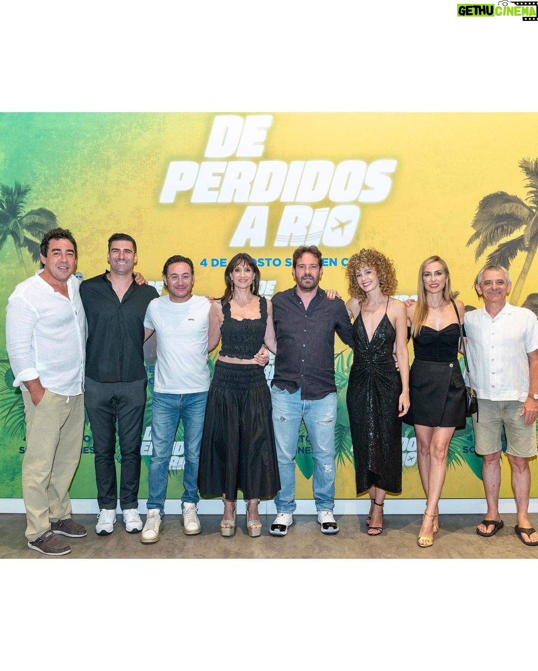 Esther Acebo Instagram - No parar de reír. Eso hicimos anoche en La premier de DE PERDIDOS A RÍO. 4 de Agosto en cines!! • 💄 @armanibeauty #armanibeauty @sofia.camarenaa 👗 @josejuan35 @pacocasado19 @michaelkors