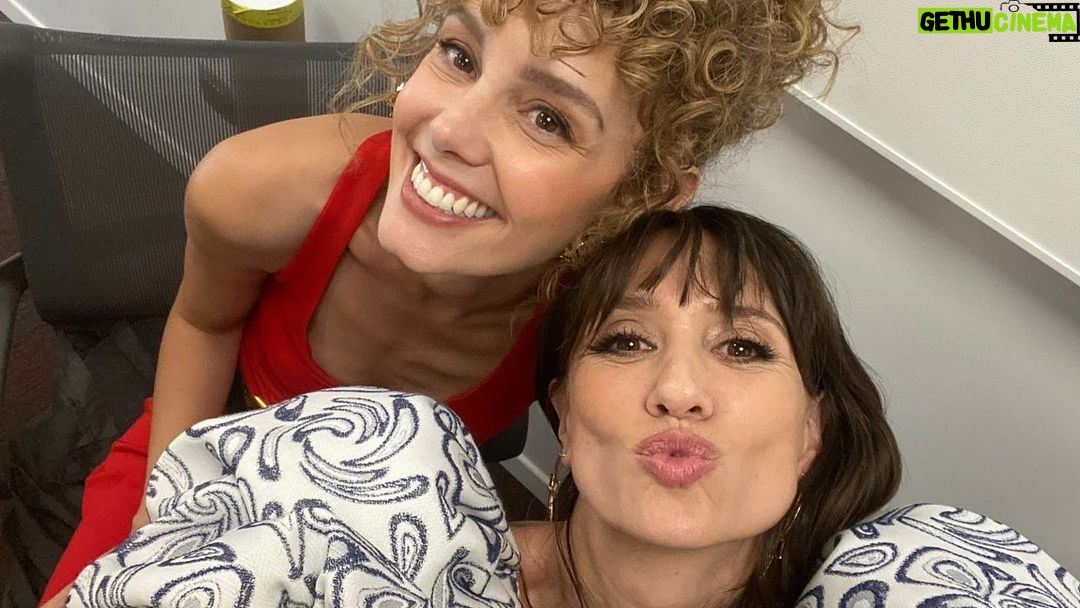 Esther Acebo Instagram - Junket DE PERDiDOS A RÍO o juntarnos y recordar Las miL aventuras de rodar con este equipazO (eL q se ve y eL q estuvo ‘detrás’) ♥️