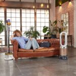 Esther Acebo Instagram – Yo estaba feLiz cuidando mi peLo con Dyson, pero ahora Lo quiero también para cuidar mi hogar!!
La aspiradora sin cabLe y el purificador de aire son mis nuevos compis de casa.
Descubre todo Lo q @dyson_es puede ofrecerte