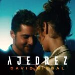 Esther Acebo Instagram – ♟️ 💥 @davidbisbal ha sacado nuevo singLe y nos Lo baiLamos bastante en su videocLip 🤗
#ajedrez